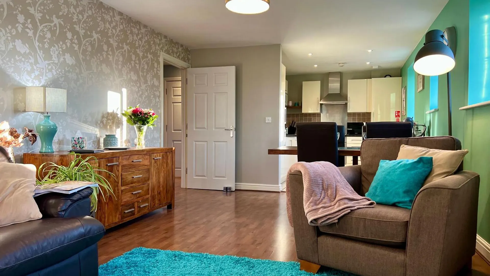 The Orchid-Central Beeston-Private Apartment-Smarttv-Free Wi-Fi-Tram-Parking Nottingham