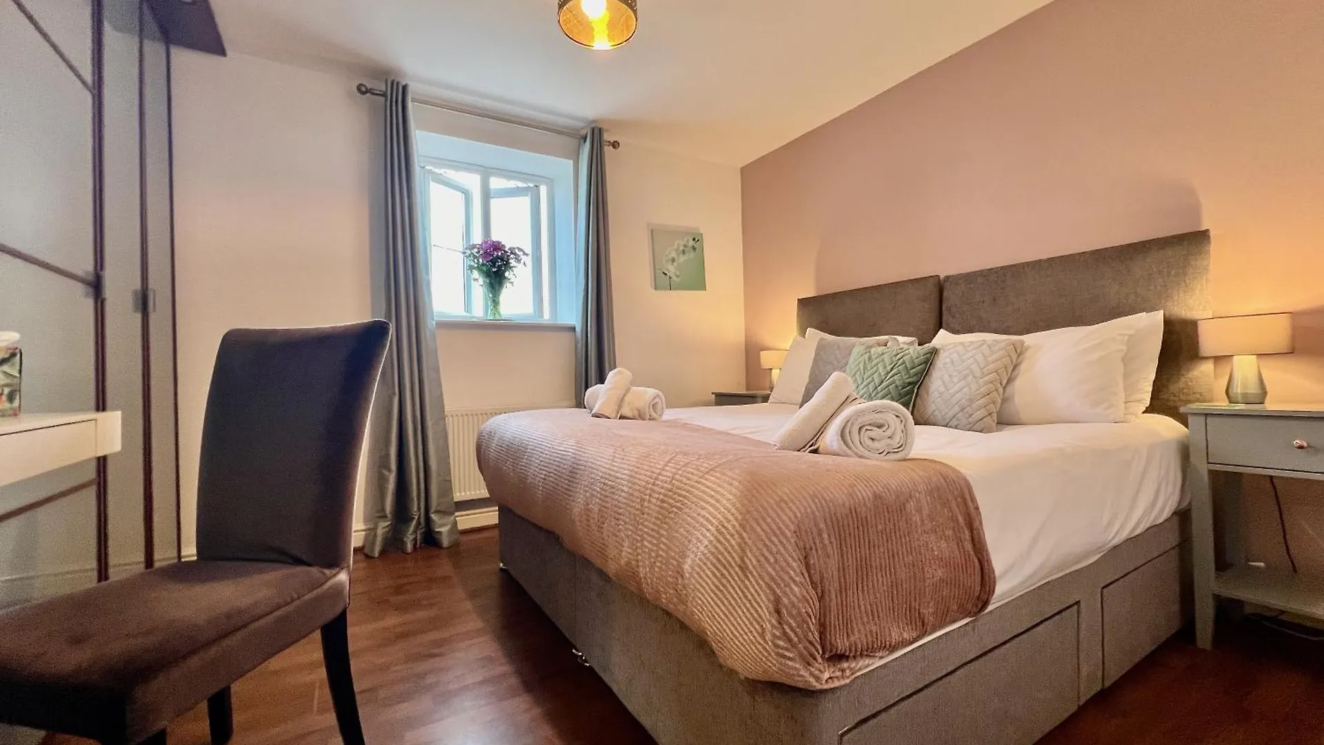 Apartment The Orchid-Central Beeston-Private Apartment-Smarttv-Free Wi-Fi-Tram-Parking Nottingham