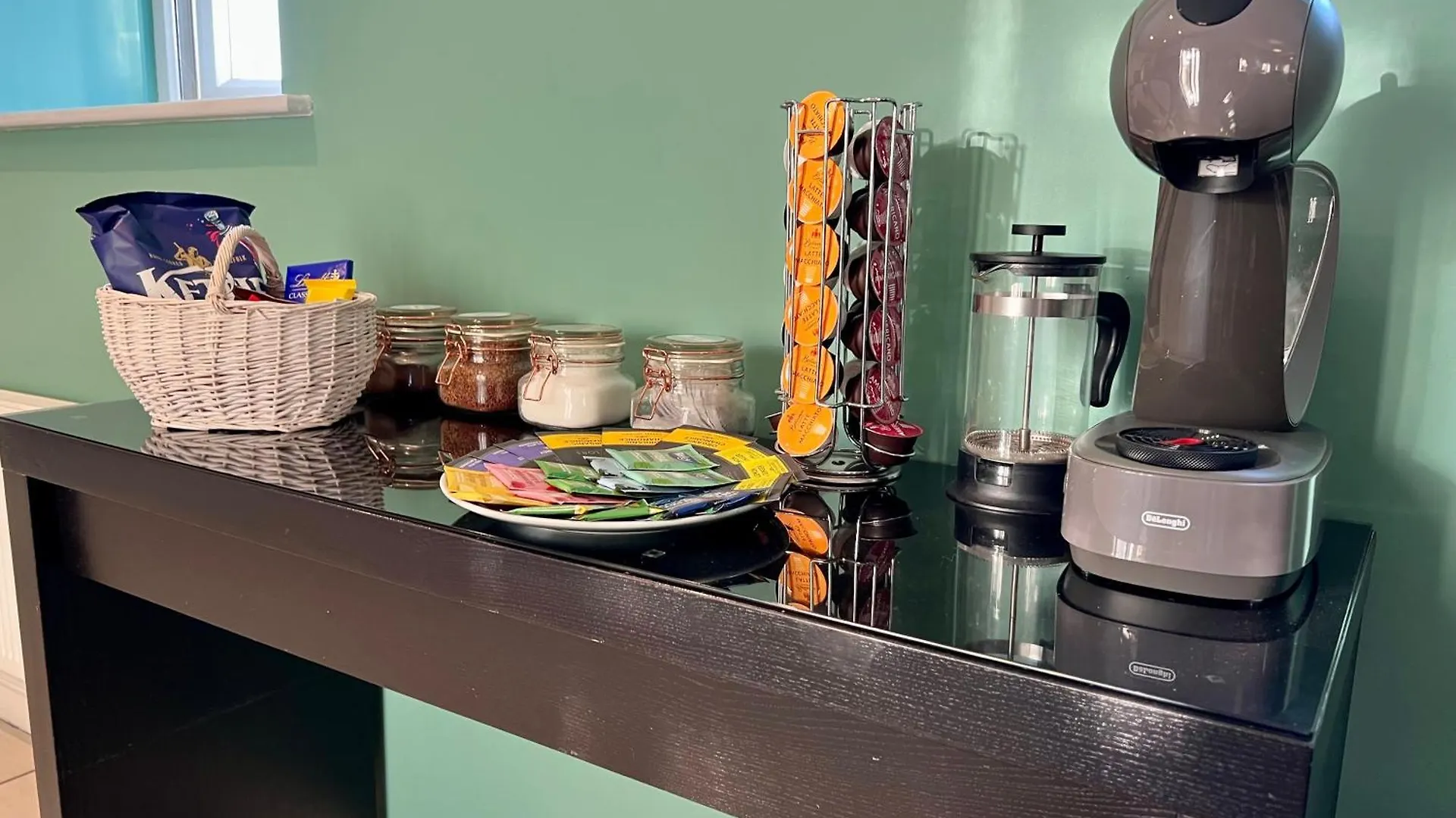 The Orchid-Central Beeston-Private Apartment-Smarttv-Free Wi-Fi-Tram-Parking Nottingham 0*,  United Kingdom