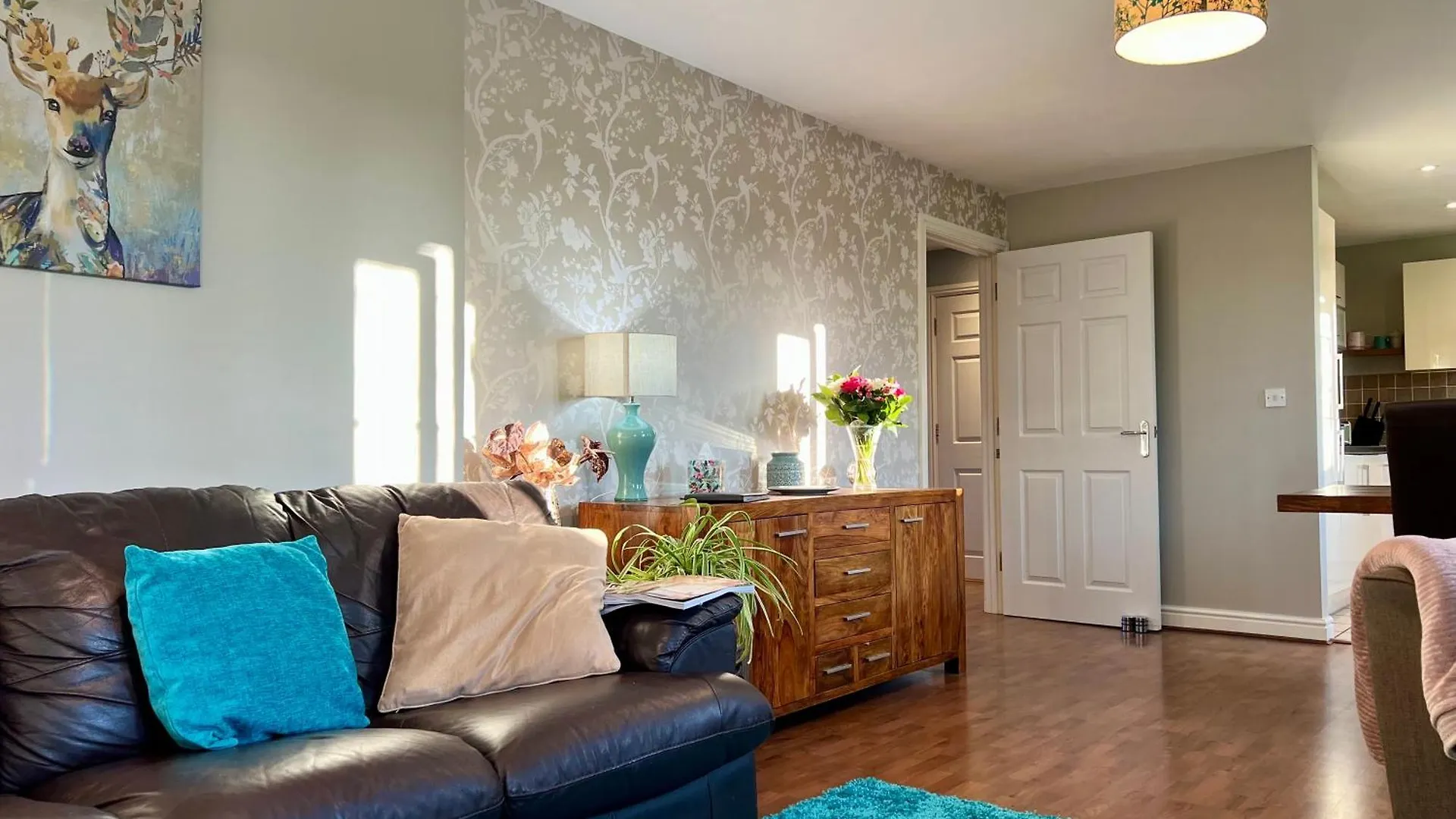 The Orchid-Central Beeston-Private Apartment-Smarttv-Free Wi-Fi-Tram-Parking Nottingham